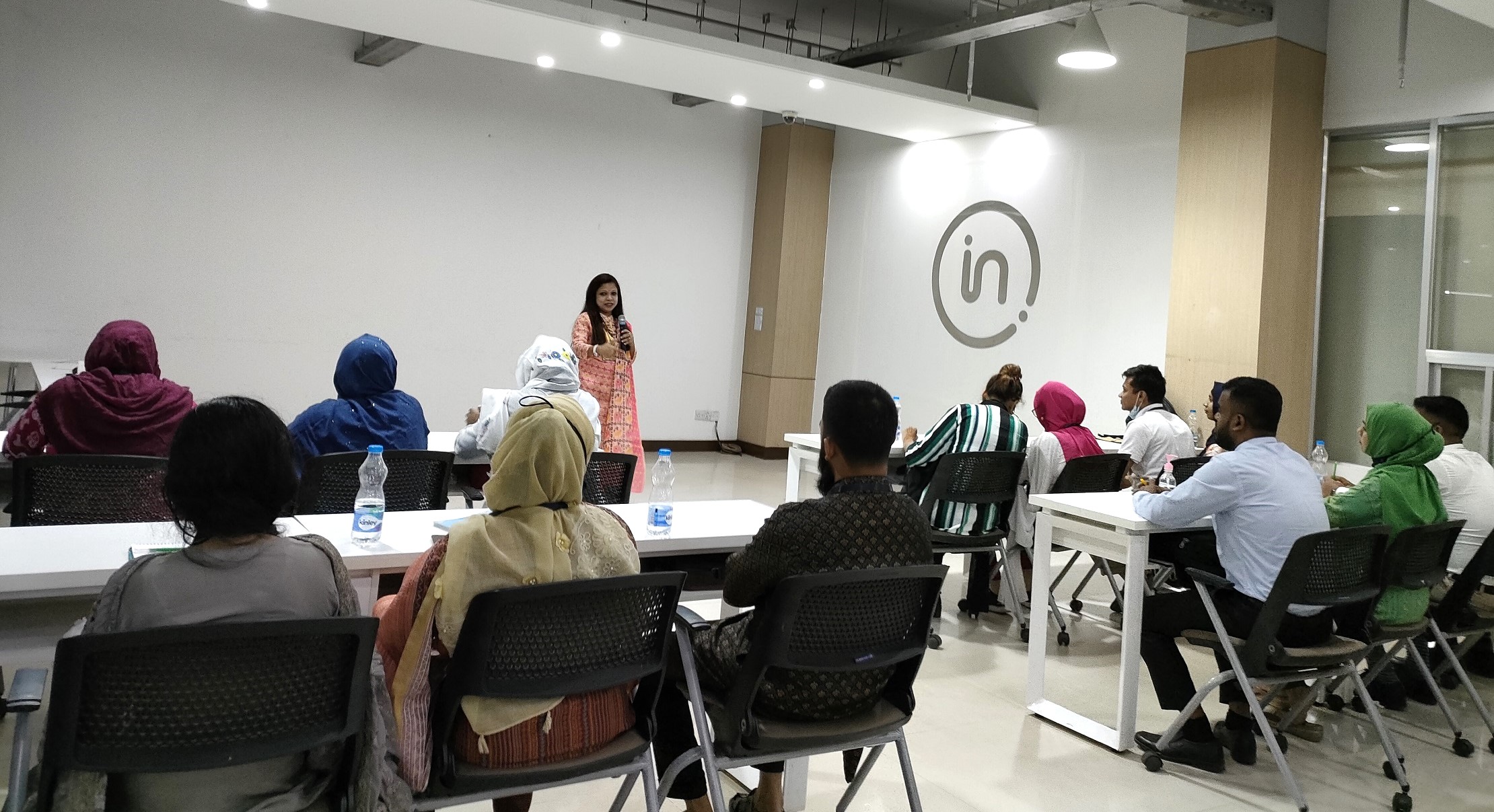 EXECUTIVE DEVELOPMENT CENTER, SEIP OF EWU ARRANGED PRACTICAL SESSIONS IN  THE FOOTWEAR TESTING LAB AT INTERTEK BANGLADESH – EDC-SEIP