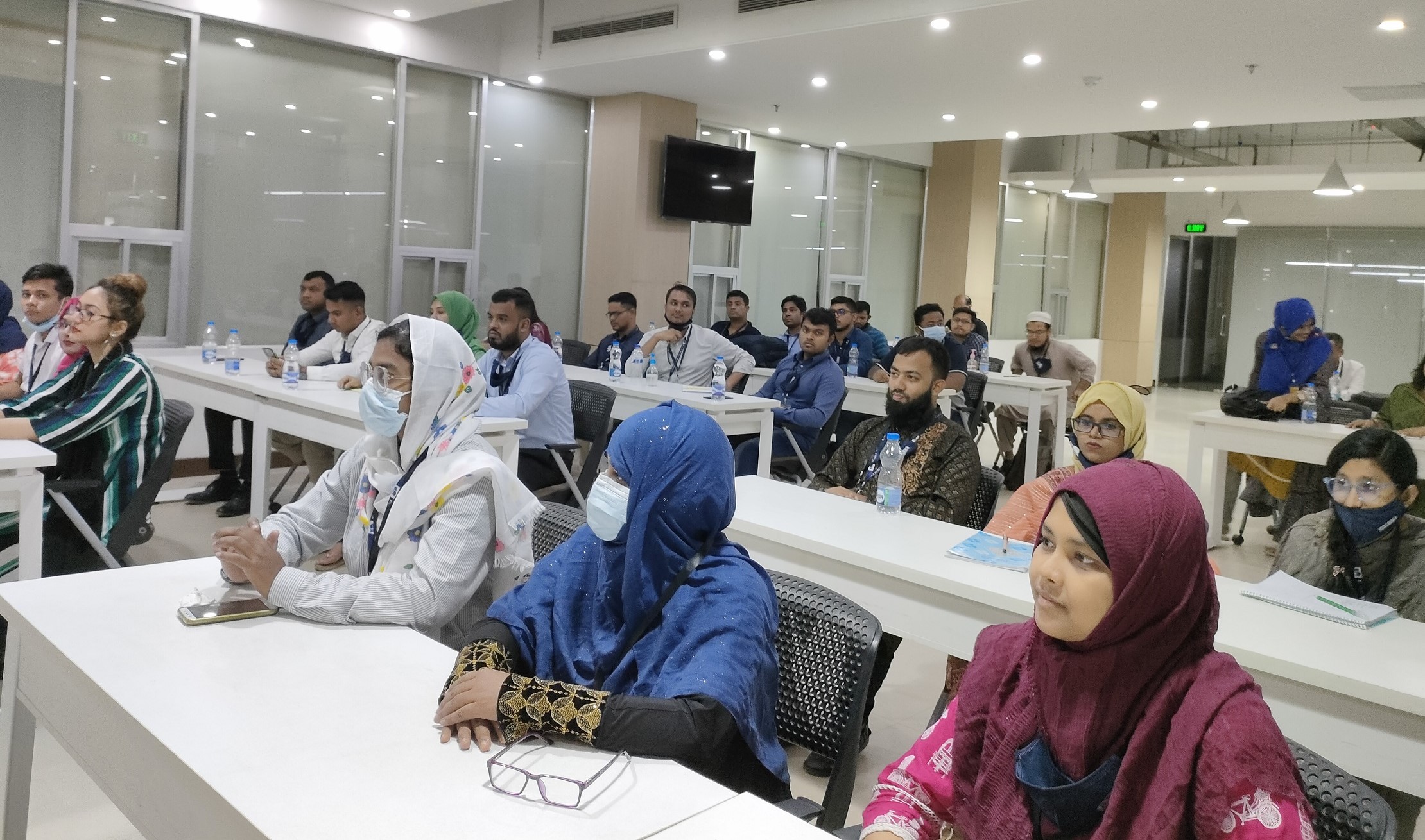 EXECUTIVE DEVELOPMENT CENTER, SEIP OF EWU ARRANGED PRACTICAL SESSIONS IN  THE FOOTWEAR TESTING LAB AT INTERTEK BANGLADESH – EDC-SEIP