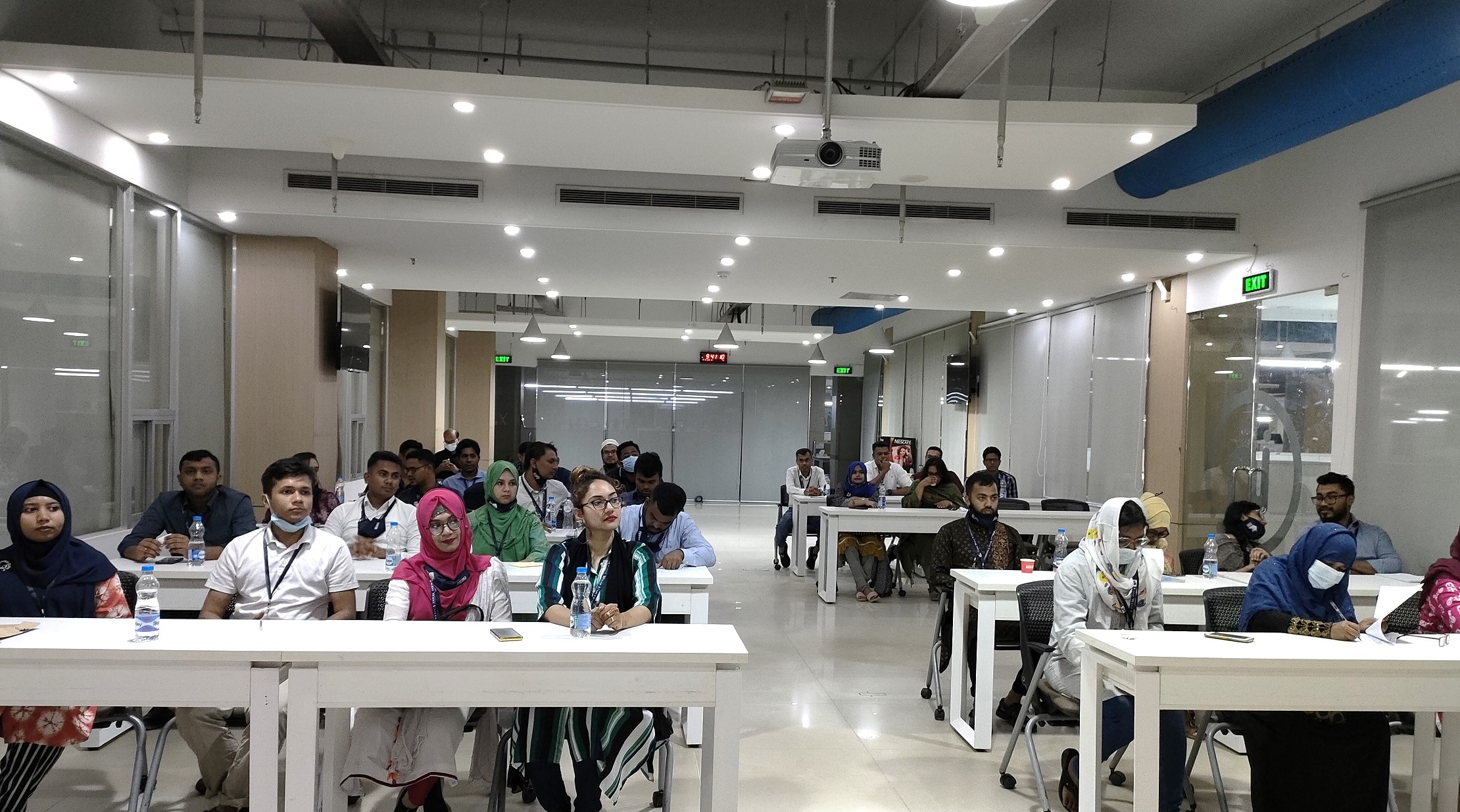 EXECUTIVE DEVELOPMENT CENTER, SEIP OF EWU ARRANGED PRACTICAL SESSIONS IN  THE FOOTWEAR TESTING LAB AT INTERTEK BANGLADESH – EDC-SEIP